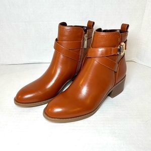 NEW Tommy Hilfiger Women’s Diyana Ankle Boot Size 5.5
